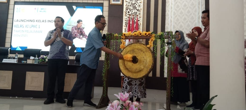 Bersinergi dengan Industri  Mitra Jejaring, SMKN 2 Malang Luncurkan Kelas Industri Program Keahlian Layanan Penunjang Keperawatan dan Caregiving (LPKC)