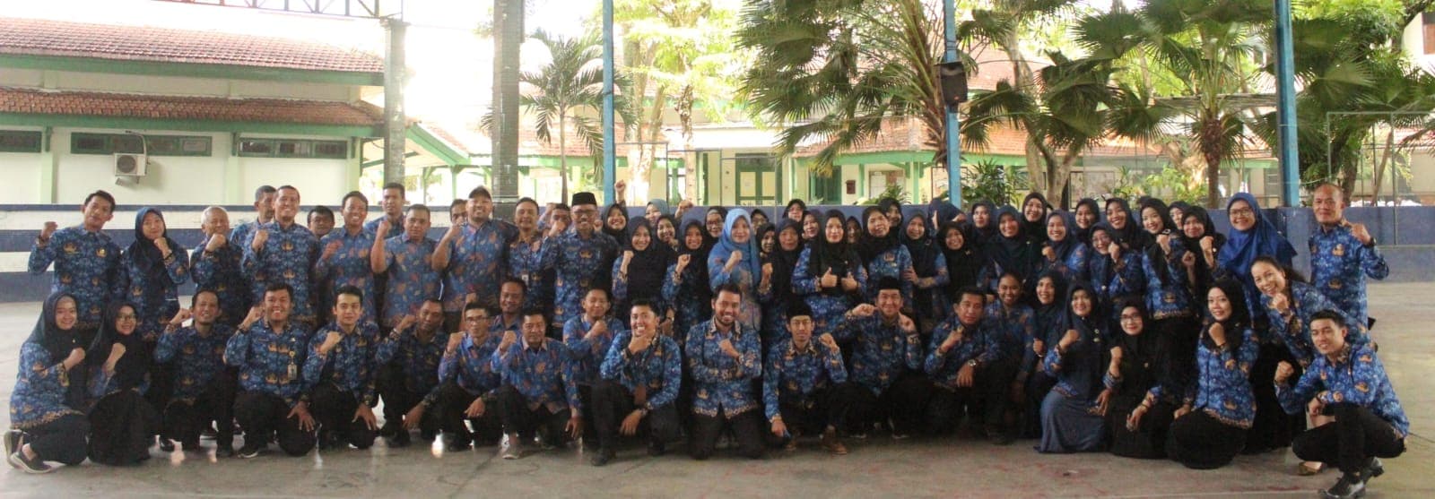  PERINGATI HARI JADI KE-79 PROVINSI JAWA TIMUR TAHUN 2024, SMKN 2 MALANG GELAR UPACARA BENDERA