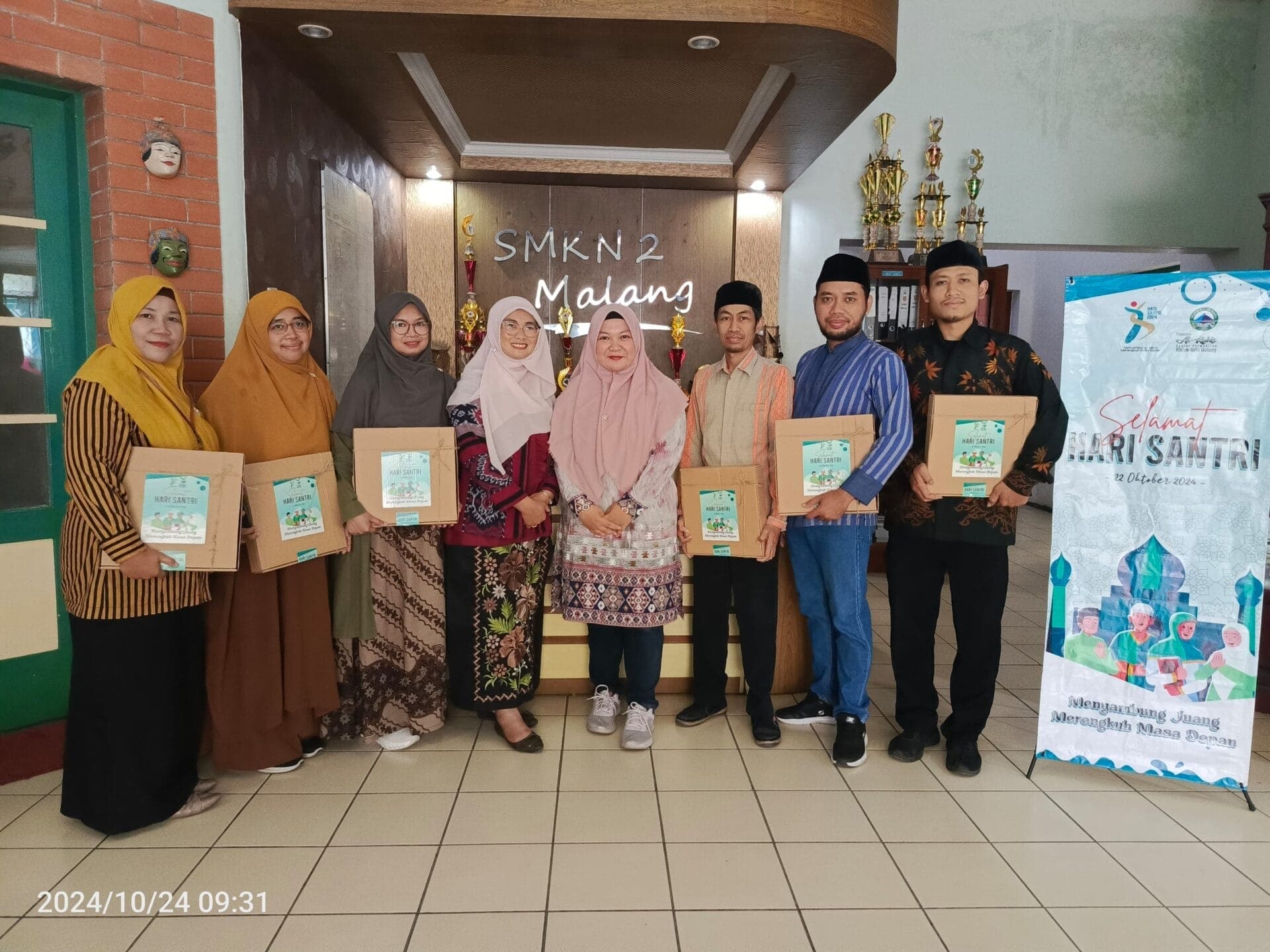 Yayasan AL-Kahfi Apresiasi Guru PAI SMKN 2 Malang dalam Peringatan Hari Santri