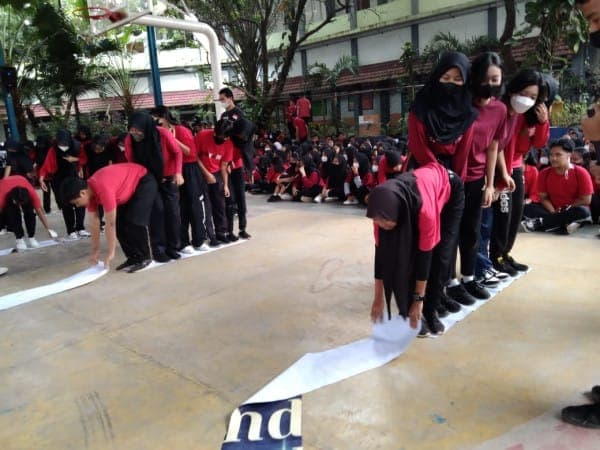 Dari Lomba “Mbeber Banner” hingga Sosialisasi dan Penyuluhan Semarakkan Peringatan HUT Kemerdekaan Ke-77 RI di SMKN 2 Malang