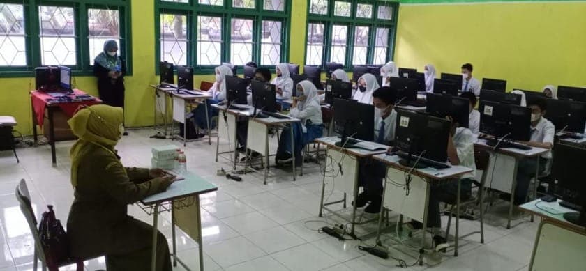 Kegiatan Asesmen Nasional Berbasis Komputer Sukses Digelar SMKN 2 Malang, Peserta Didik Antusias Mengikutinya