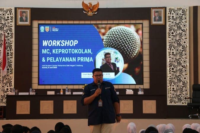 Meningkatkan Kompetensi Siswa dalam Lingkup Public Speaking, Humas SMK Negeri 2 Malang Gelar Workshop MC, Keprotokolan dan Pelayanan Prima
