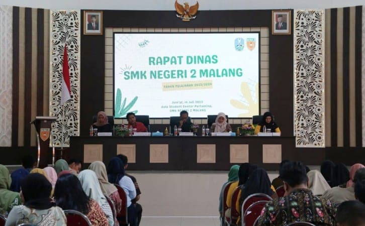 SMK Negeri 2 Malang Melakukan Rapat Dinas Tahun Pelajaran 2023-2024 di Hall Student Center Pertamina