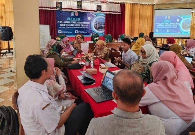SMK Negeri 2 Malang Gelar Workshop Penyelarasan Pembelajaran Berbasis Dunia Kerja