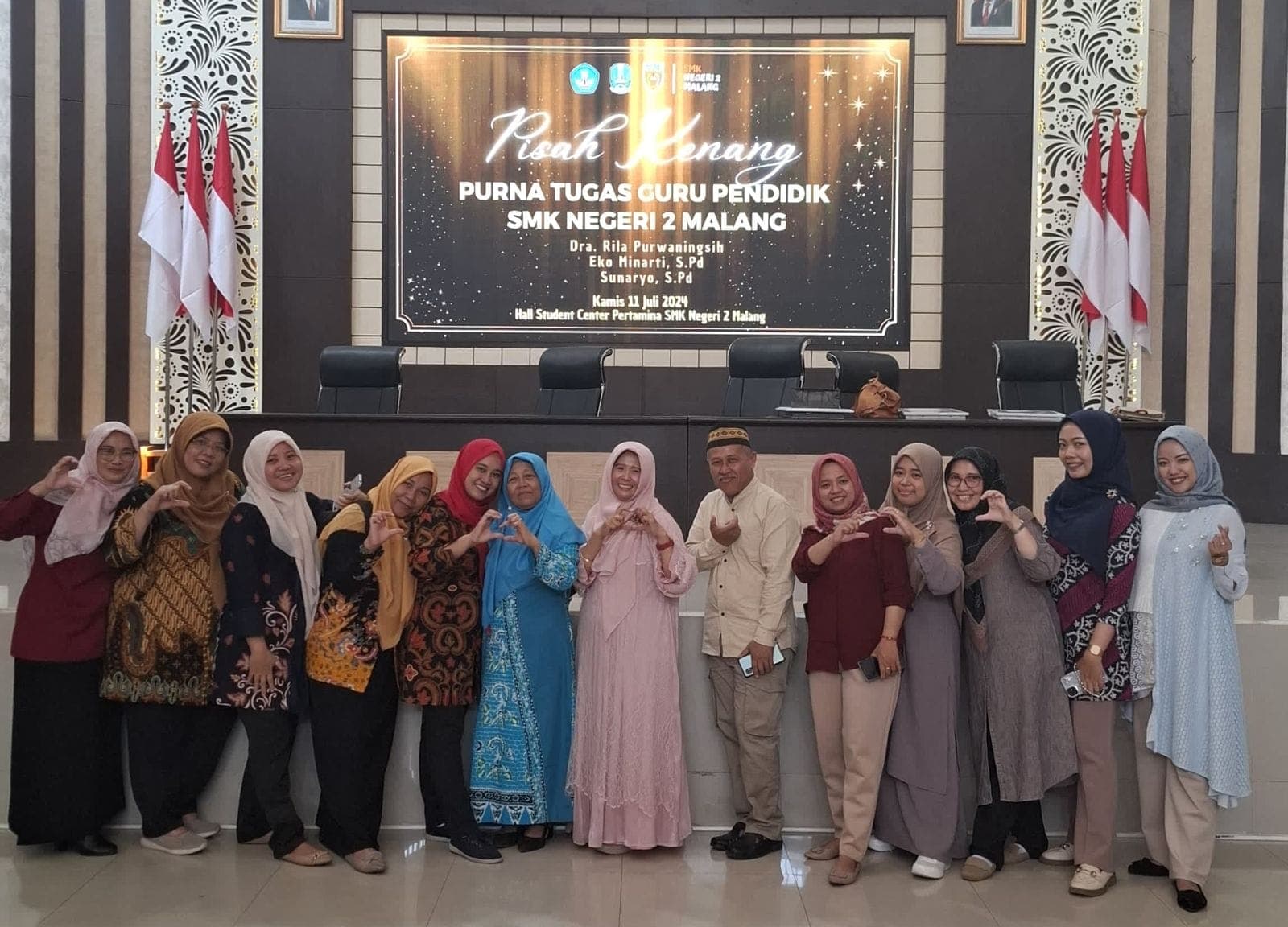 SMK Negeri 2 Malang Gelar Acara Pisah Kenang Guru Purna Tugas